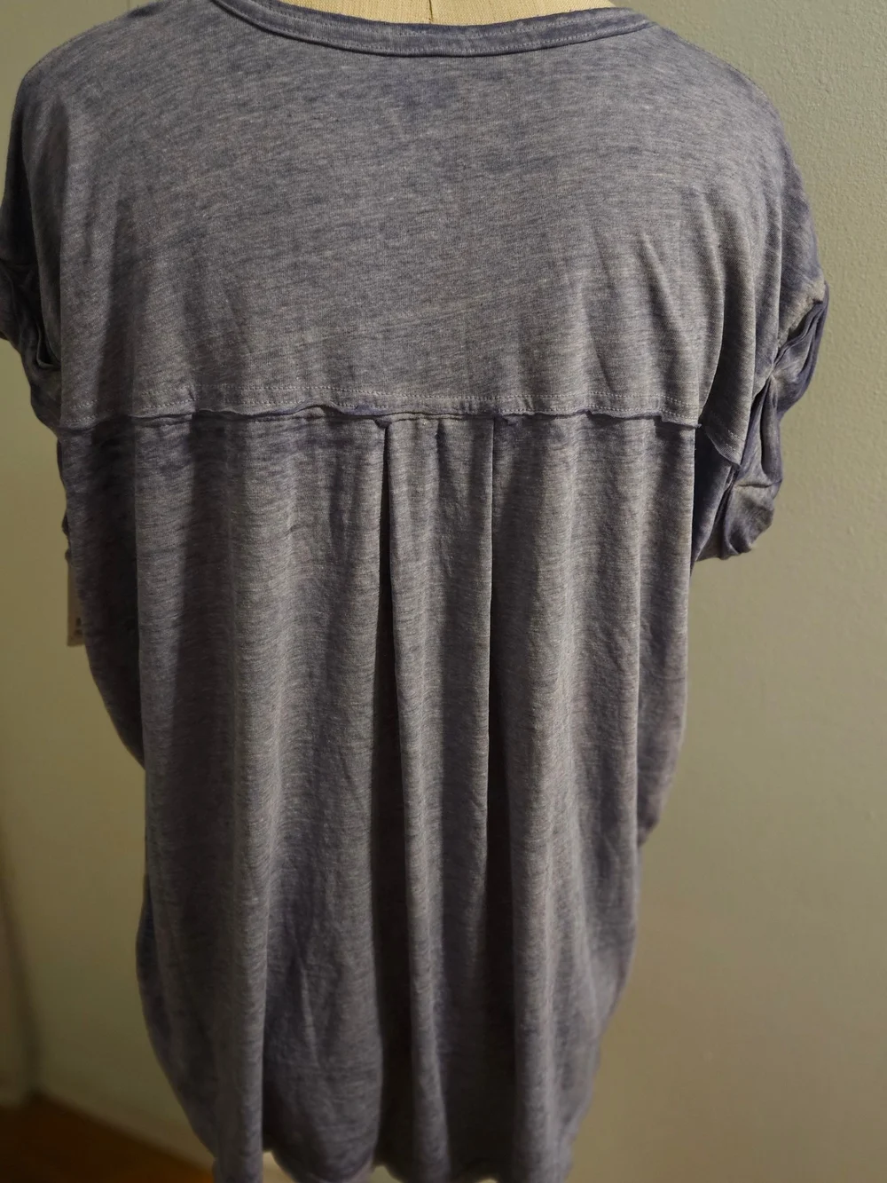 NWT Free People® Beach "Keep Me" V-Neck Relaxed Tee in Purple Pow Size Large - Picture 4 of 5